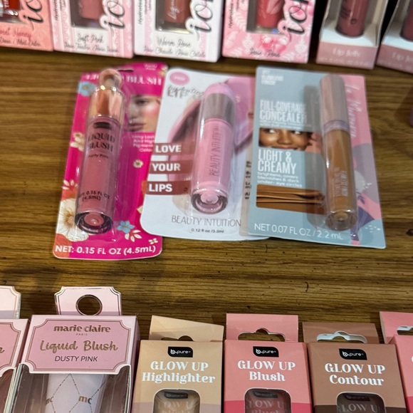 Assorted Makeup Collection $ value - Picture 7 of 8